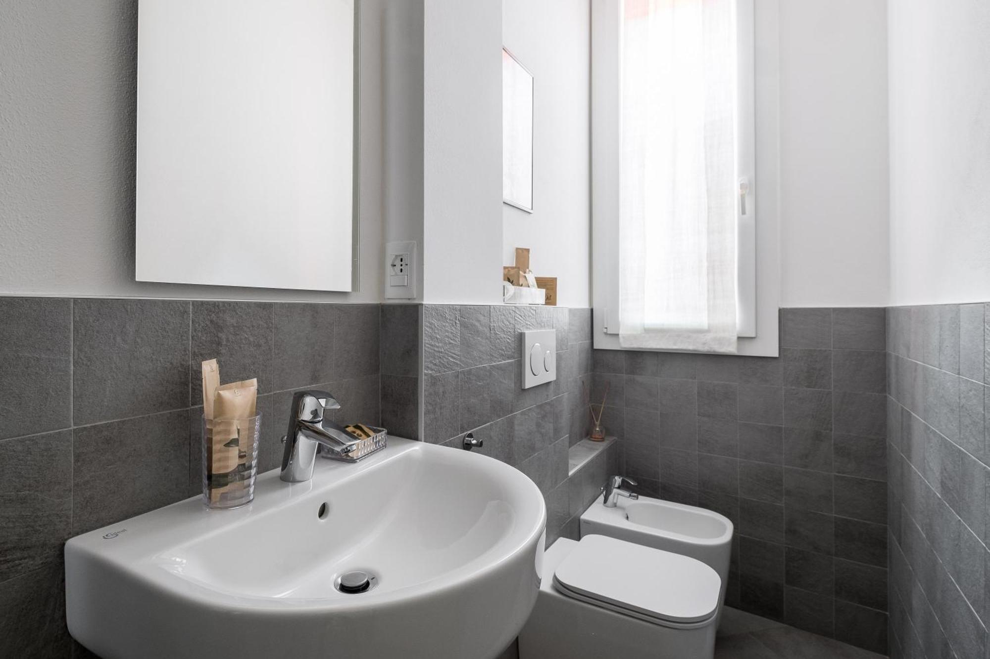 Canonica Suites Болонья Номер фото